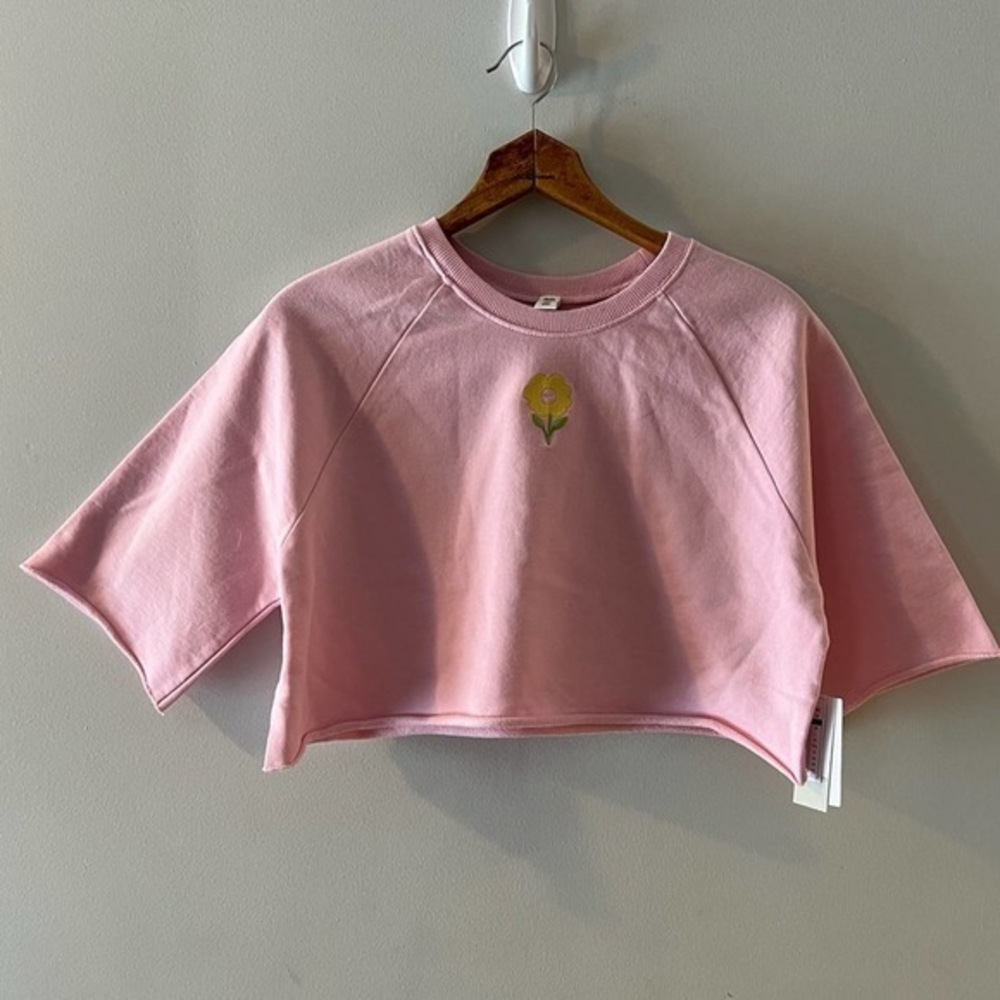 NWT - BP Cropped Short Sleeve Crewneck Sweatshirt size Small Embroidered Flower